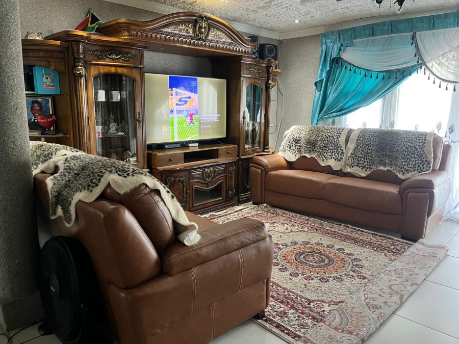 5 Bedroom Property for Sale in Mdantsane Eastern Cape